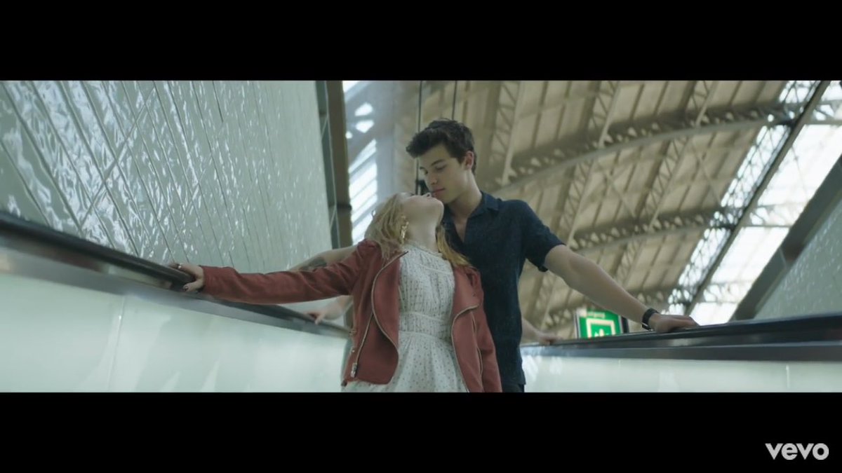Textshawnmendes's tweet photo. #HoldingMeBackMusicVideo #HoldingMeBackVideo https://t.co/etzEm7Z8BL