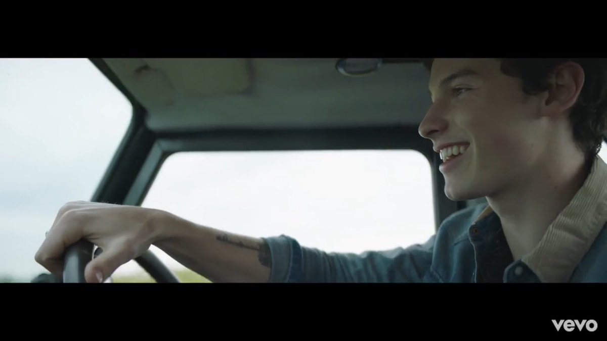 Textshawnmendes's tweet photo. #holdindmebackvideo #HoldinMeBackmusicvideo https://t.co/d9c3if5MX2