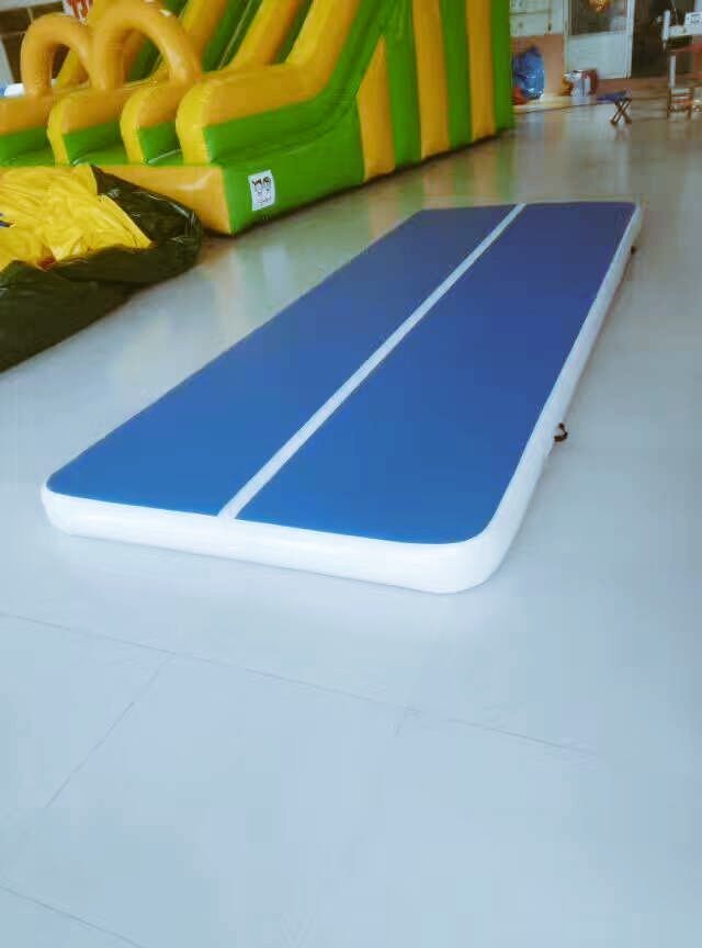 Inflatable007's tweet image. Totally new experience from SHIJIA quality drop stitch air mat for gymnastics.
Heightness 8cm, 10cm, 20cm...
Size, 2x2m, 2x3m, 2x4m...2x12m.