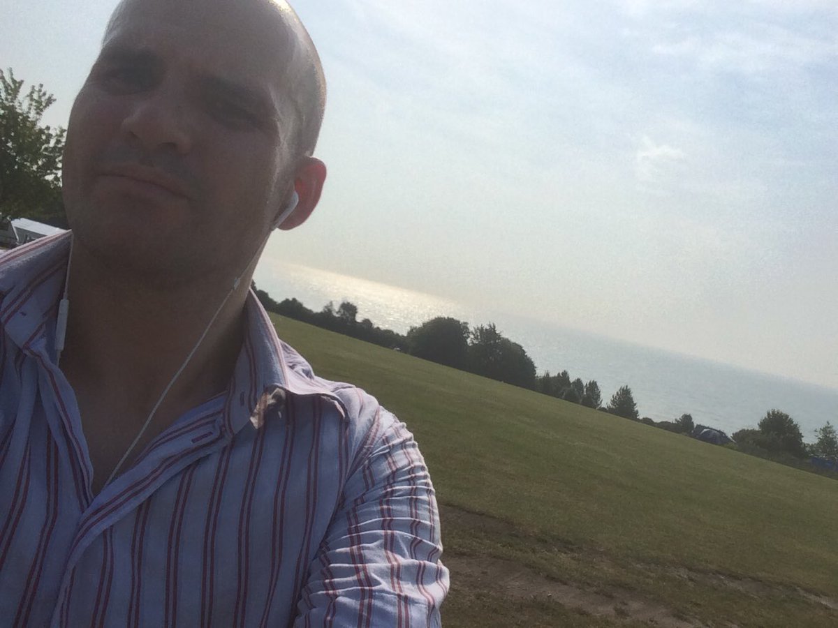 philknox's tweet photo. Went for a run in a shirt today. #lifefirsts #smartcasualfitness https://t.co/MfE2mU5ag9