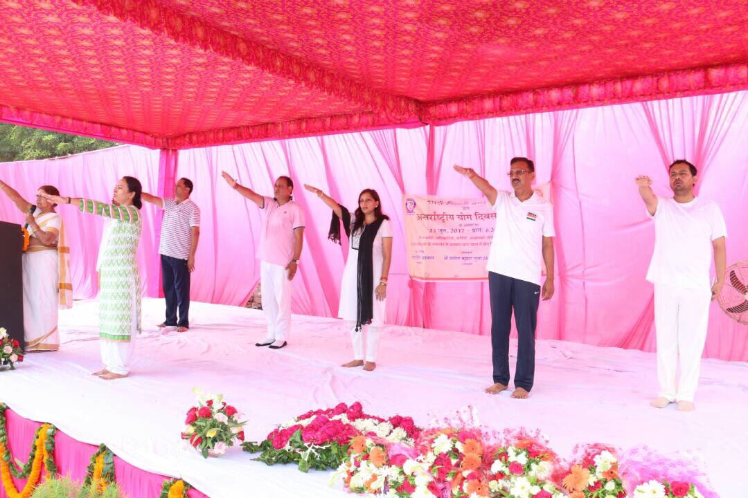 PreetyAgarwaal's tweet photo. Participated in #InternationalYogaDay2017 shivir organised by North MCD Sharing some pictures. https://t.co/4eMcTocN2D