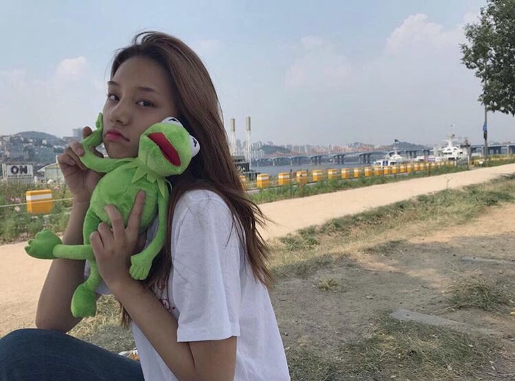 solbeahn's tweet image. ┈ #Inst3tagram ❁

Yeni arkadaşımla sabah gezmesi. ㅎㅎㅎ 🐸 İkimiz de bugünkü havayı çok sevdik!! Latte, hadi siz de bize katılın.~~~ 😋✌🏻