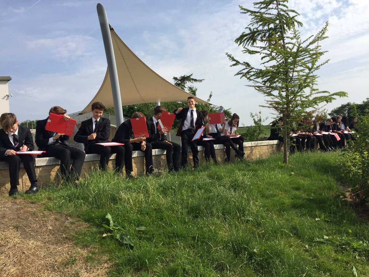 geogsquad's tweet photo. Field sketching #9FF #skills #penistone ☀️🌍✏️🏞 https://t.co/JC8ONupRiC