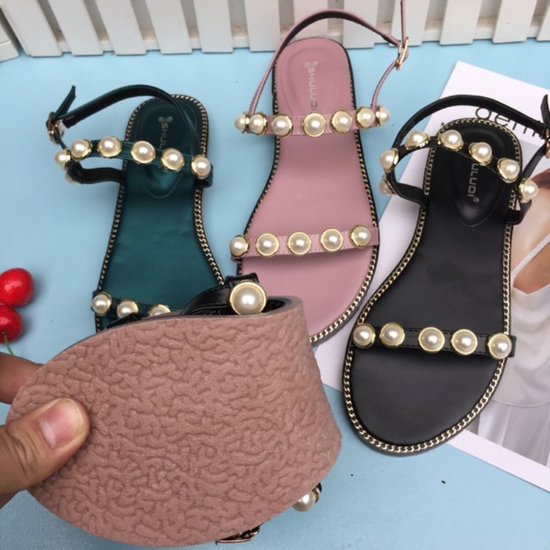 MadridPoem's tweet photo. 🌷 obsessed with these trendy. 🍑 #flipflopsforlife #hair #sandalselop #beachtime #beautyblogger #highheelsstyle #sneakersshoes https://t.co/c9r3izh0C3