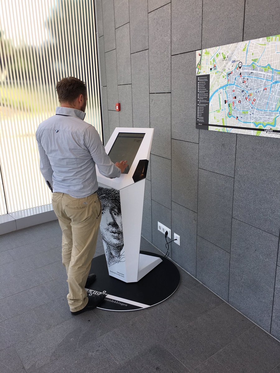 OntdekLeiden's tweet photo. Parkeer je in de Lammermarktgarage? Haal dan je tips voor een dag of weekend Leiden bij de nieuwe informatiezuil op de begane grond. https://t.co/q4dcZ8rYwM