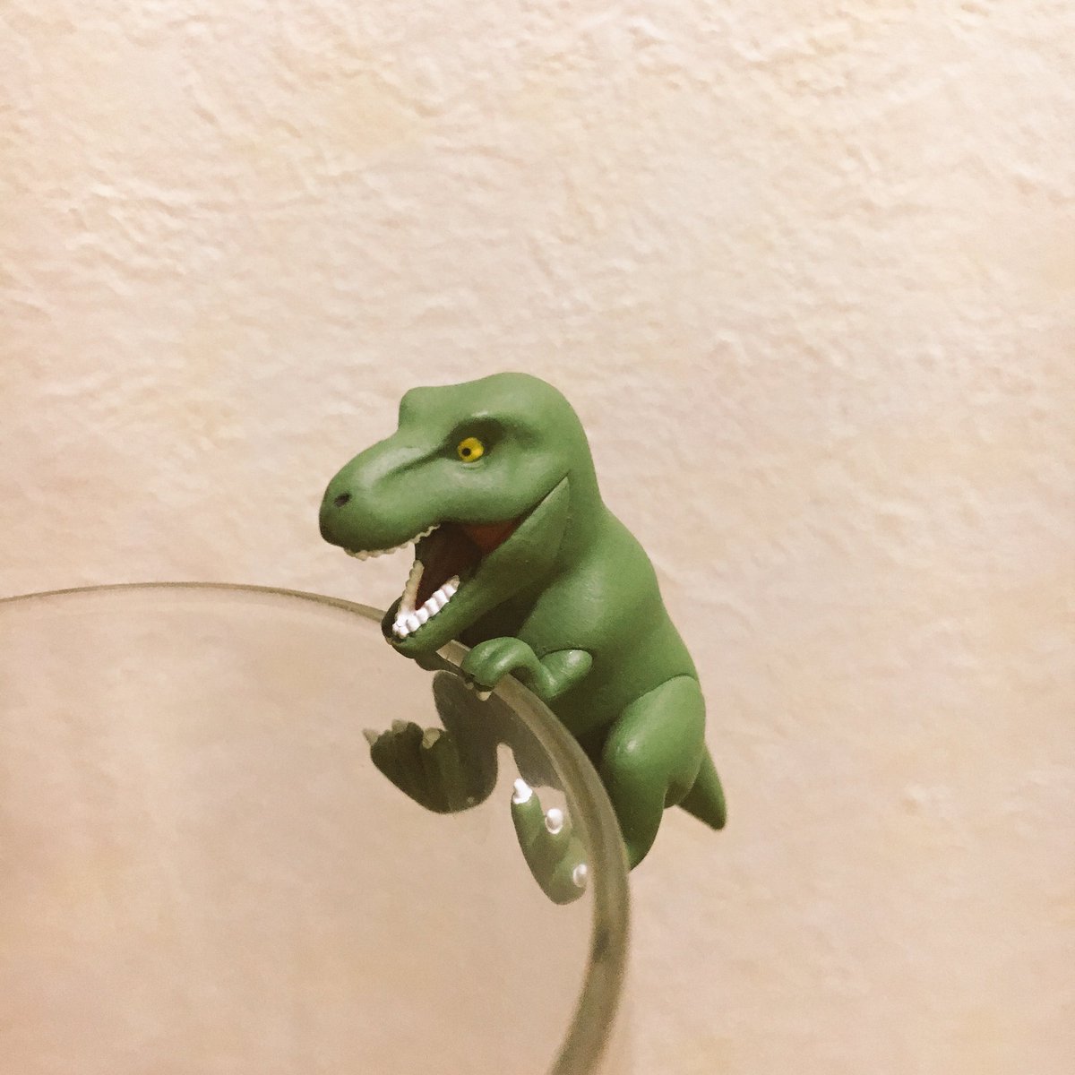 تويتر ひろこ 恐竜垢 على تويتر 可愛いのゲット コップのフ 子さん的な 個人的にツボだったのは マンモスとトリケラちゃんの足がぷらんぷらんになっていること 引っかかる足じゃないものね 設定がしっかりしてらっしゃる 恐竜 ガチャガチャ T