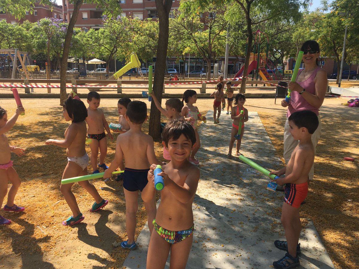 arianneserrat1's tweet photo. Gaudint dels jocs d aigua!!@escolamdcprat https://t.co/x0dKCvwCiX