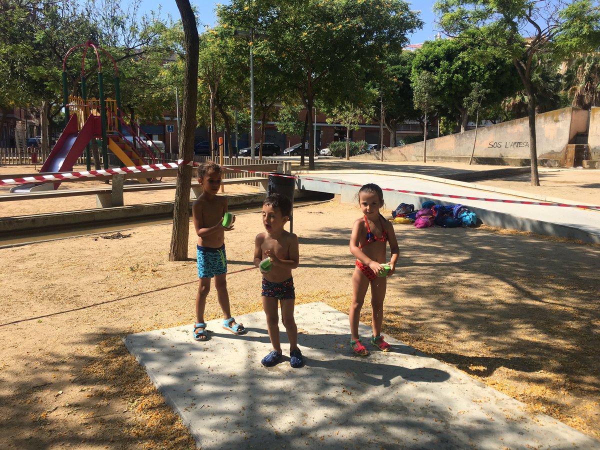 arianneserrat1's tweet photo. Gaudint dels jocs d aigua!!@escolamdcprat https://t.co/x0dKCvwCiX