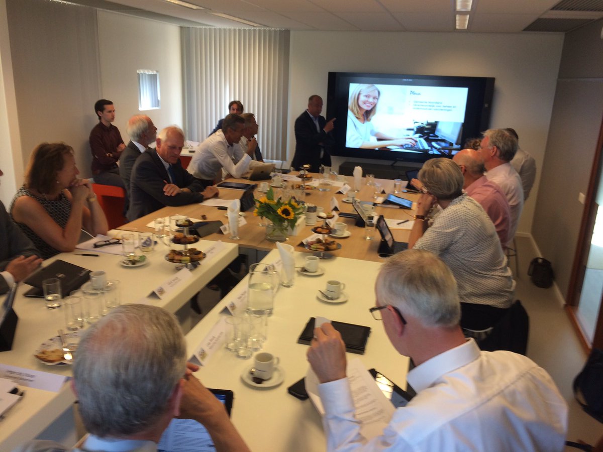 MichielBuma's tweet photo. 9e watertafel: samenwerking tussen gemeenten, waterleidingbedrijven en Delfland. https://t.co/Exif6mvAGy