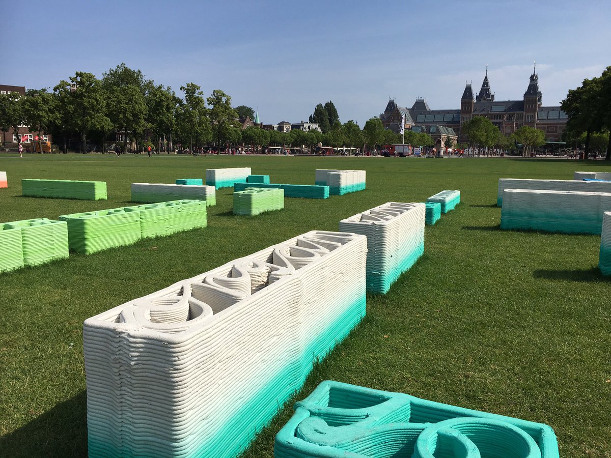 kunstkwesties's tweet photo. I'd Rather Be Outside. #åyr #musemplein. Neem het in bezit, doe wat je wil. Slaap, picknick, make yourself at home. #poezie @Stedelijk #HF17 https://t.co/IXchHMLmgz