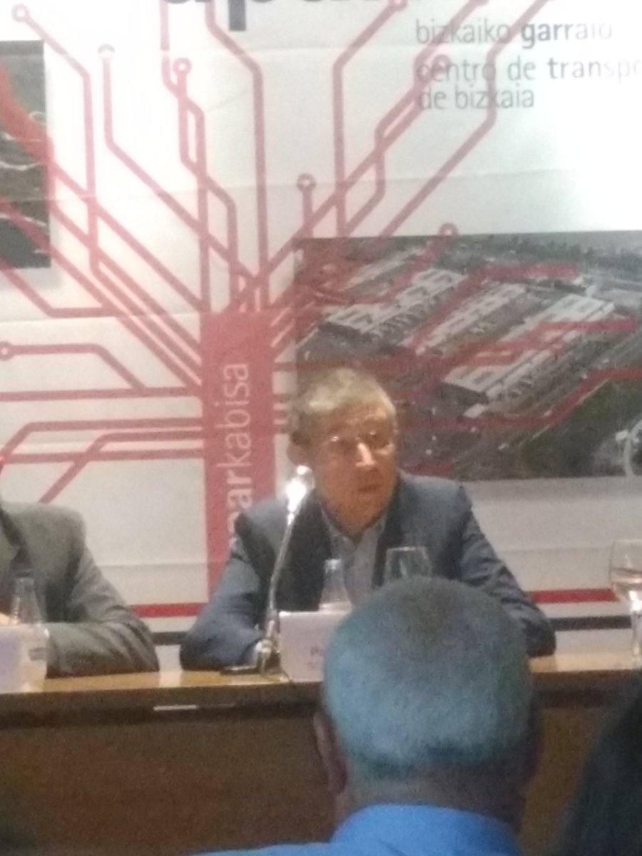Bilbokolan's tweet photo. Paco Gutierrez de Scasaga Destaca que lo que ellos hacen no es robotizable, la parte humana es fundamental @BizkaiaEmprende @Lanzaderas_EES https://t.co/6jFSTN6Wk5
