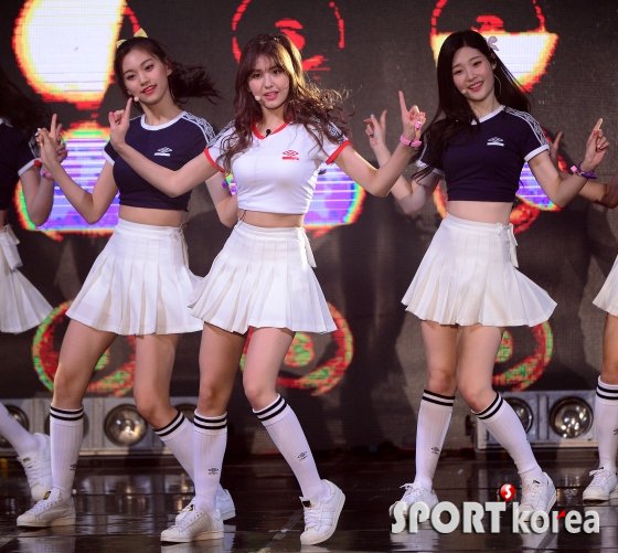 S Korea Twitter પર 原宿女子の間でも流行中 K Popアイドルたちの テニススカート姿 がたまらない T Co Smiyq3gdcn やっぱり絶対領域は守られるべき 韓国 Kpop アイドル ファッション 流行 原宿女子 テニススカート T Co Vjjd8n2vcj S Korea Twitter પર 原宿女子の間でも流行中 K Popアイドルたちの テニススカート姿 がたまらない T Co Smiyq3gdcn やっぱり絶対領域は守られるべき 韓国 Kpop アイドル ファッション 流行 原宿女子 テニススカート T Co Vjjd8n2vcj