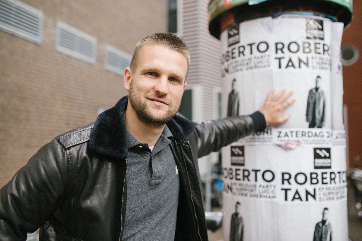 bankpioniers's tweet photo. Zaterdag is de EP Releaseparty van @Roberto_Tan  in de Simplon te Groningen!

Haal kaartjes en kom hangen!

 https://t.co/zccGhU2h3v https://t.co/urzDtH5L5E