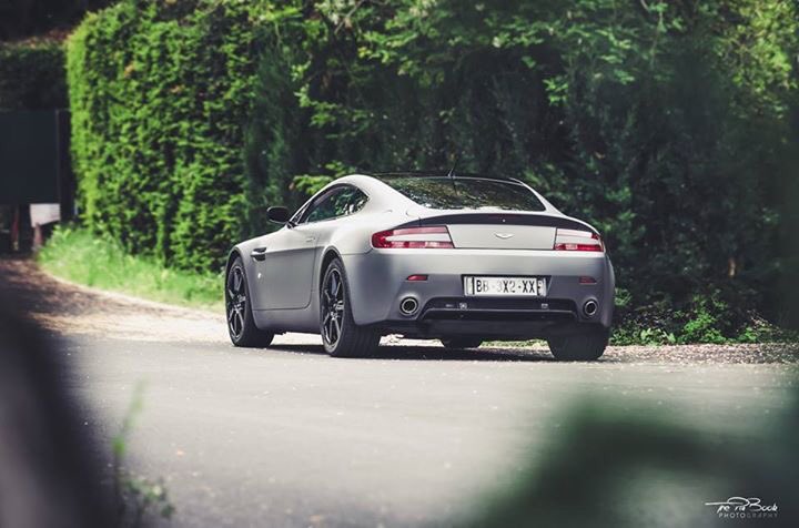 Aston Martin Grey matte Metallic <a href="/AveryDennison/">Avery Dennison</a> 👌🏼 #avery #dccovering #wrap #covering dccovering.fr