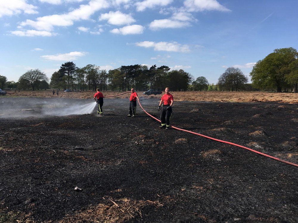 If you spot a grass fire when out enjoying a picnic, don't attempt to put it out yourself. Grass fires can be fast moving and can change direction without warning. Call 999 and let us know where the fire is #NationalPicnicMonth