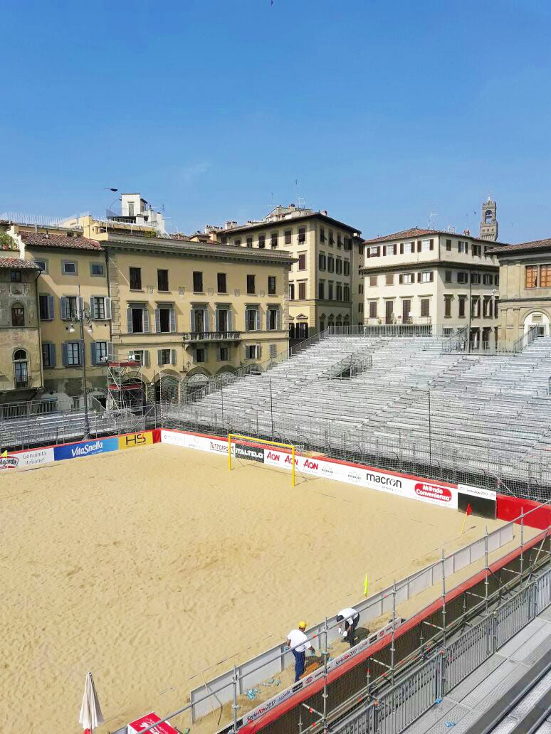 Nella cornice di piazza #santacroce a #firenze gli allestimenti di <a href="/Gruppo_Italtelo/">Italtelo</a> per la #CoppaItaliaBeachSoccer <a href="/LegaDilettanti/">LND</a>