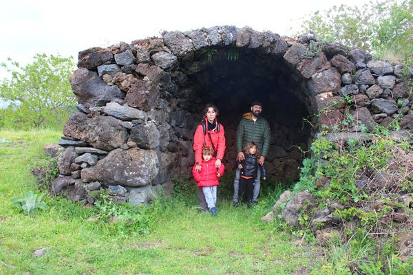 Alguna vez habéis paseado entre coladas de lava y vegetación? Descúbrelo en el Parque de Pedra Tosca #catwithkids ow.ly/A35n30cKXMe