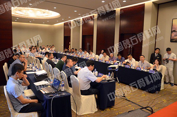 ChinaAggregate's tweet photo. 1st China #Construction Aggregates #Investment Conference held in Shanghai
https://t.co/xpuU34Tt0x https://t.co/LGeyKd42nB