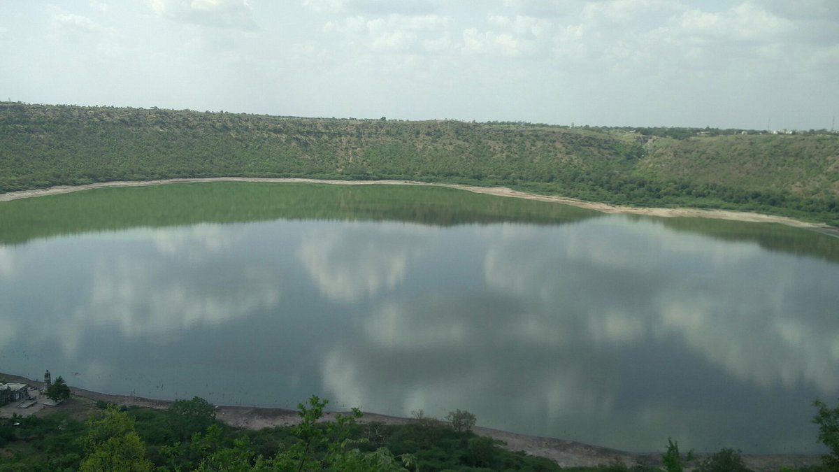 join2manish's tweet photo. What a place, in search of Leopards. #LonarCrater #MeteoriteFall w/ @hansdalal https://t.co/nEhgQHkFGf https://t.co/njsaUfG2om