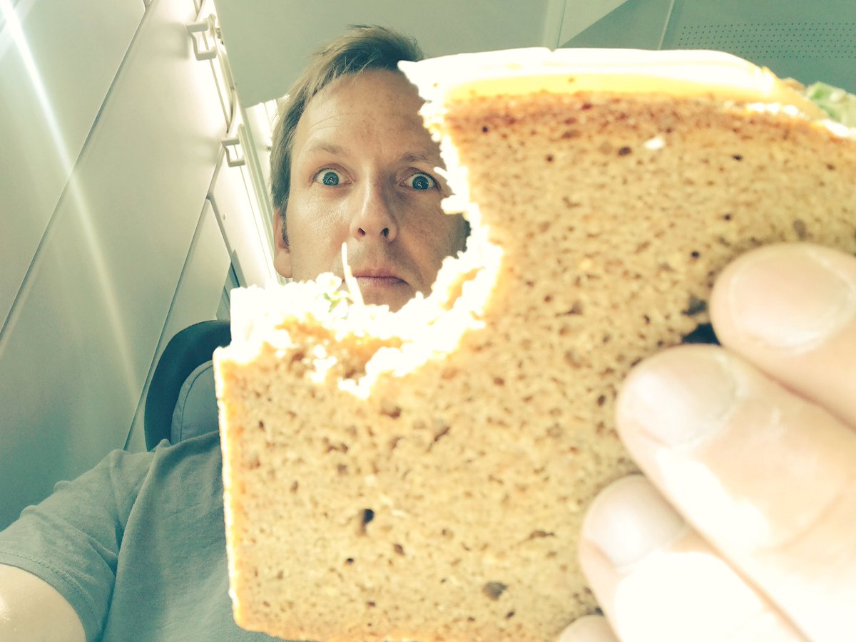 hamburger stulle frühstück. auf nach börliiin #eisenbahnromantik