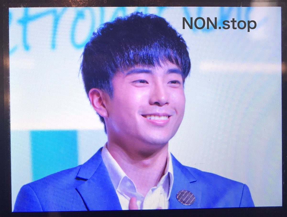 nonstop_fc's tweet photo. [preview] 170621 งาน LAROCHE-POSY #Laroche_Posay #FreeFromAcne #EffGen https://t.co/8LVqrehX0h