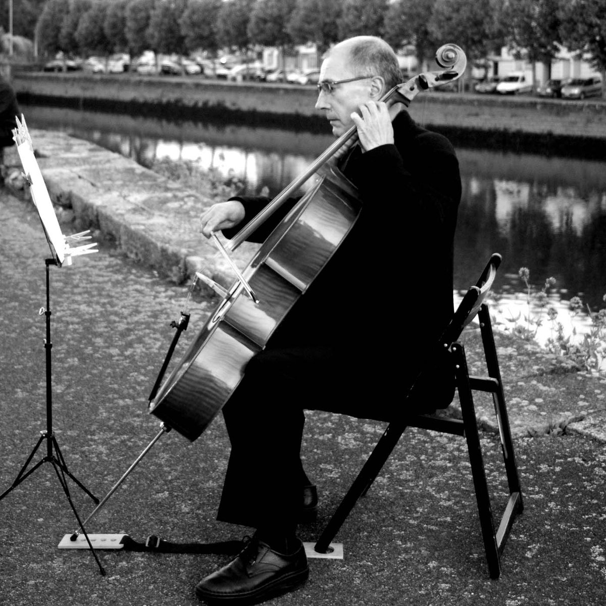not_patiente's tweet photo. Challenge @flowmagazine_fr
Jour 21
Je fête. ..... la musique avec ce Mr croisé il y a qqls année
#flowetMoi
#FeteDeLaMusique2017 https://t.co/P2TPIdn9KQ