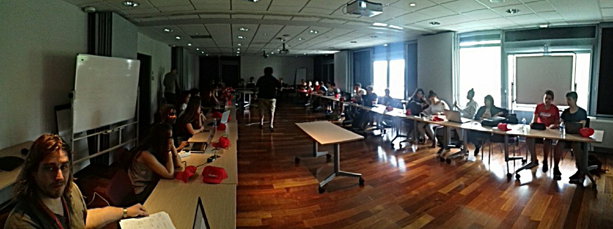 inria_sophia's tweet image. Découvrir la #robotique grâce à la participation de @EricPobot 4j stage #MathC2+ à @inria_sophia 38 lycéens filles et garçons @AcademieNice