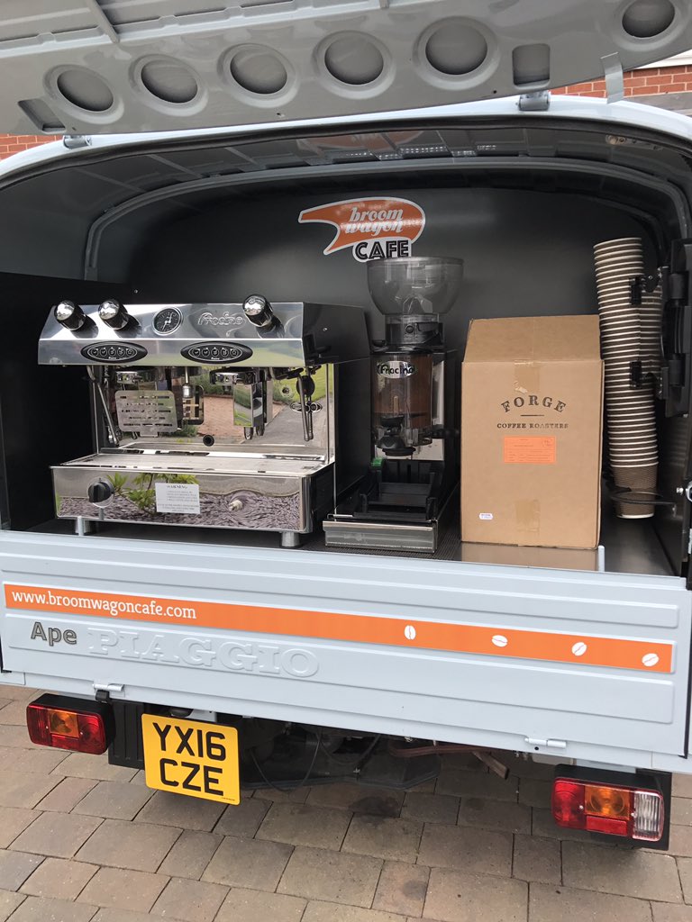 Getting our roast on ahead of Earth and Fire ceramics fair @harleygallery this weekend with <a href="/ForgeRoasters/">ForgeCoffeeRoasters</a> #cake #coffee #ceramics