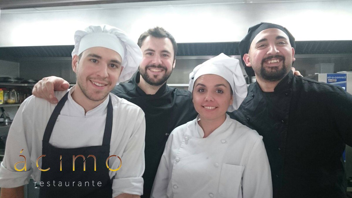 AcimoRest's tweet photo. La semana pasada terminó sus prácticas nuestra querida Almudena Corral Lopez 😘😘.
 #ExperienciaÁcimo #Gastrobar #Restaurante #Chef #Granada https://t.co/YSxCyeq4v5