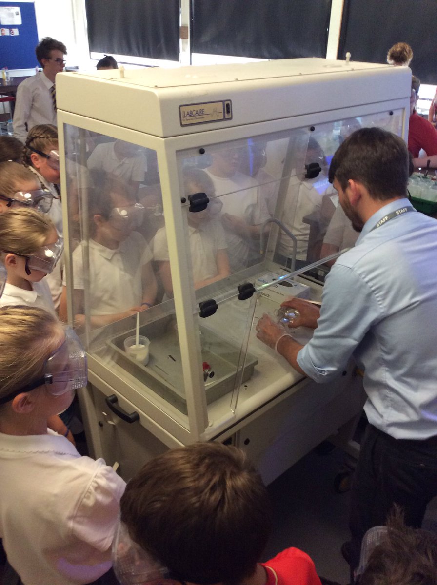 StCenyddScience's tweet photo. Great morning with Year 6 pupils from @CwmaberJnr and @NantYParcSchool. Mr Williams and Mrs Lougher working with concentrated acid 👏🏼 https://t.co/r2Dwnoun0c