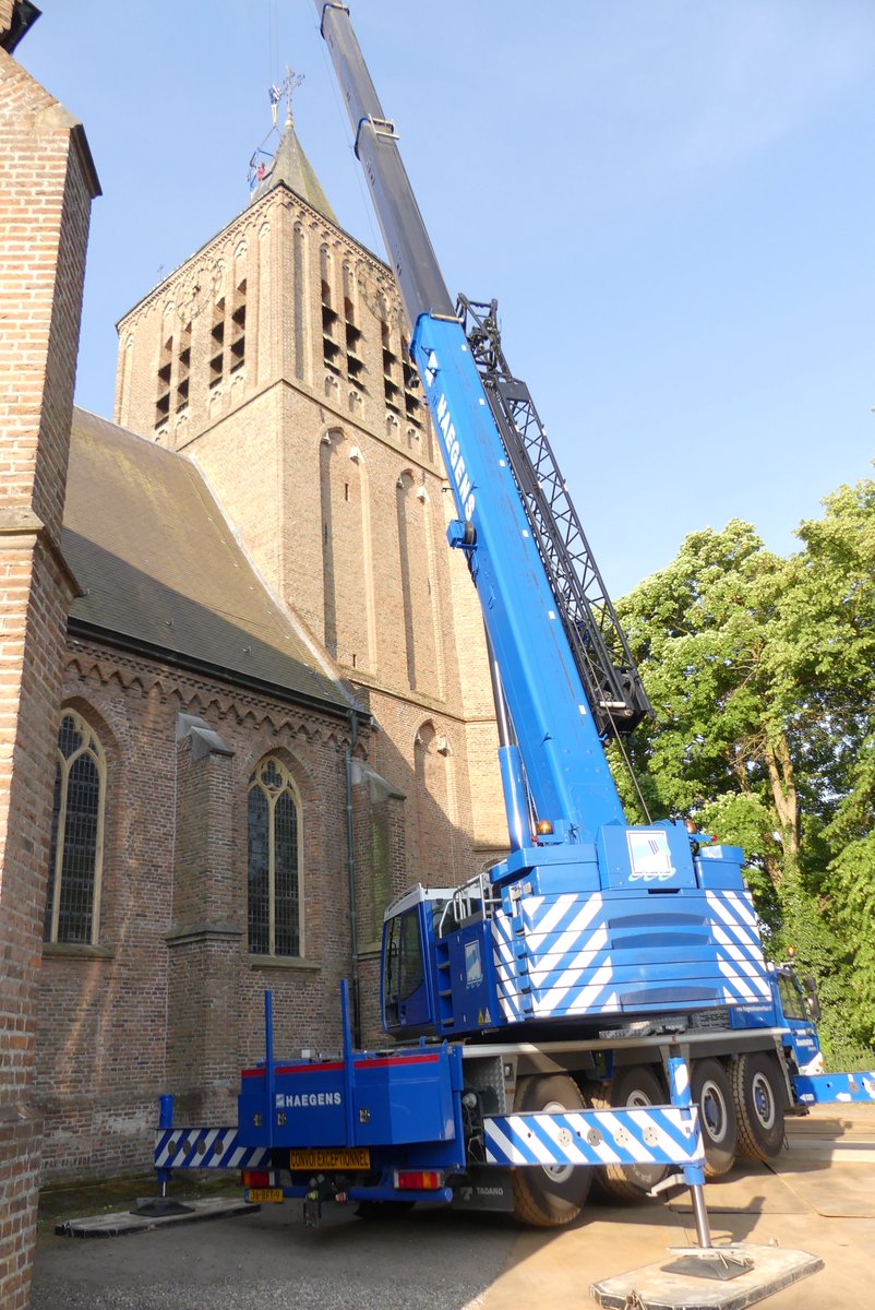 Met lood bekleedde dakluiken vervangen door met koper bekleedde dakluiken. Een stuk beter hanteerbaar!