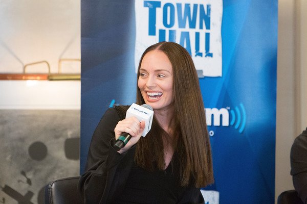 laurajhaddockfp's tweet photo. @laurajhaddock attends SiriusXM's 'Town Hall' With the cast of 'Transformers: The Last Knight' on June 20 in Chicago (Source: Zimbio) https://t.co/v9BEDCYUUK