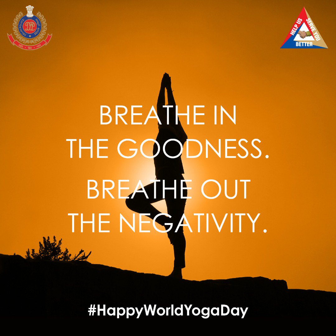 DelhiPolice's tweet photo. #MagicOfYoga https://t.co/kp2c5spGHR