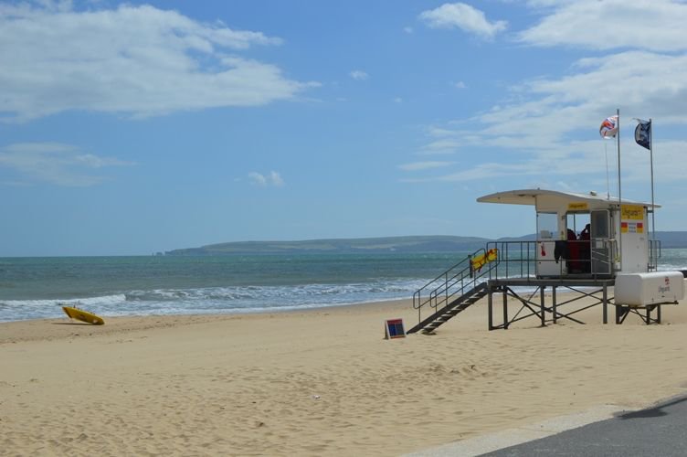 BCPCouncil's tweet photo. Happy #SummerSolstice! You have until 9.31pm tonight until the sun sets! Evening BBQ on the beach anyone? 😎  https://t.co/OwXizGx8lt https://t.co/72u6uQ4syn