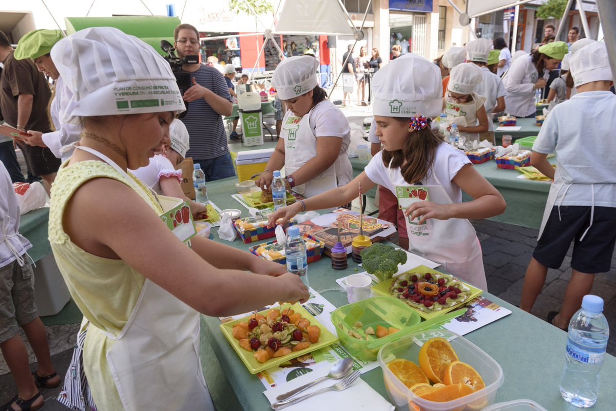HuertaChefRM's tweet photo. Nuestros #HuertaChef ya están listos para el casting de #MCJunior @MasterChef_es. ¡Especializados en cocina saludable con frutas y verduras! https://t.co/8Wo8Z509C2