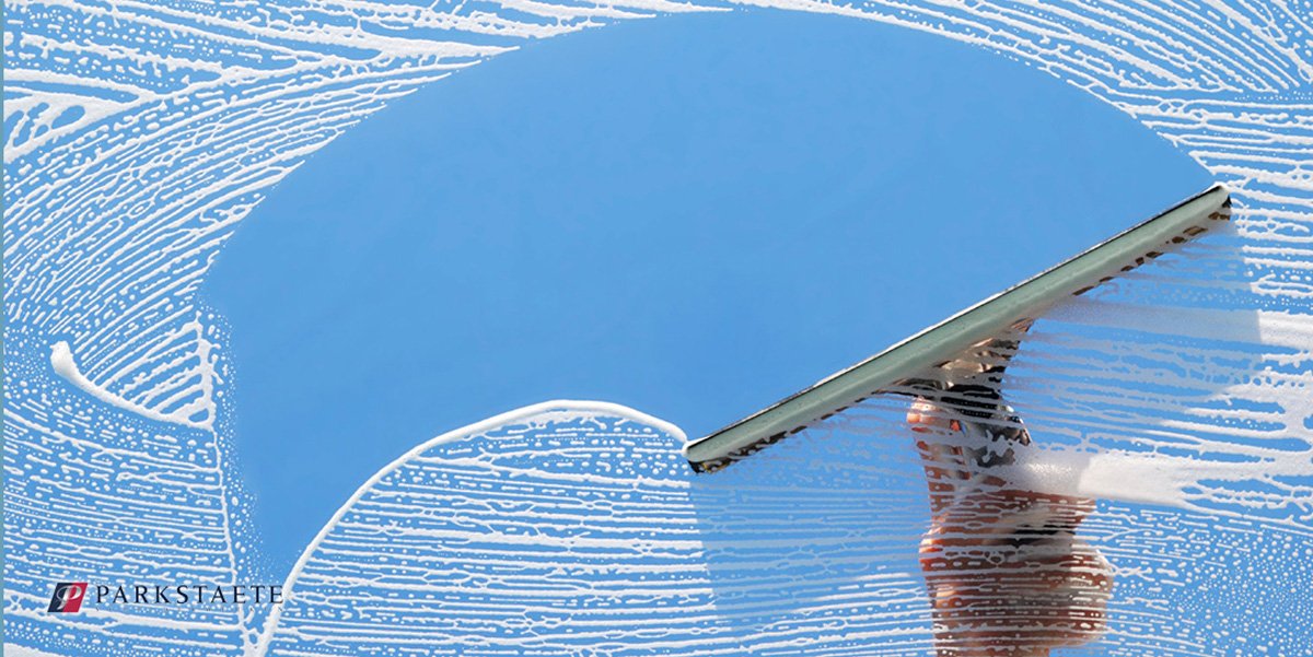 ▪ #TIP ▪ Vraag uw glazenwasser om ook de opgeknapte #kozijnen af te nemen! Stof beschadigd namelijk ook het #schilderwerk!