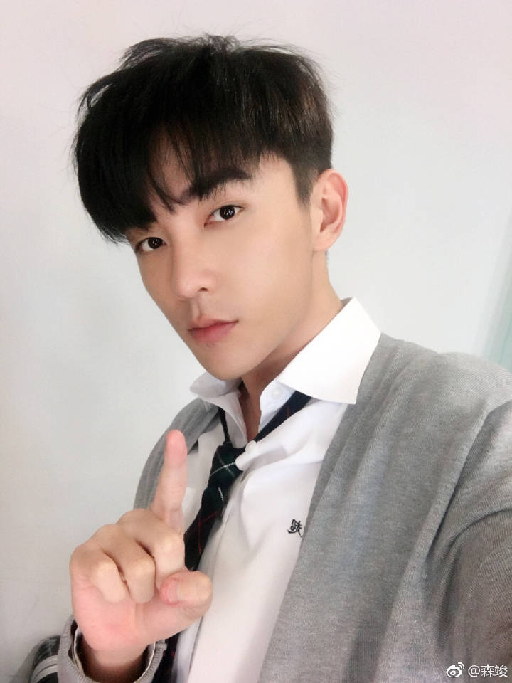 lheei061631's tweet photo. #bernardsj weibo ud with hebe and co~star in fujinstreet...#senjun #bernard #HIStorywebseries #Obsessedwebseries https://t.co/wPaRf0odGl