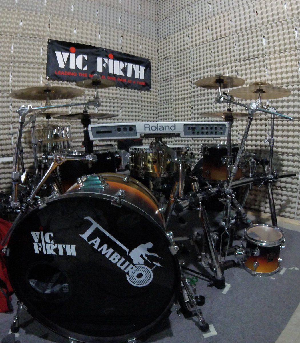 lorenzo_reina_'s tweet photo. Adding a pretty old @Roland_US PAD-80 to my kit! @vicfirth @TamburoDrums #Electronic #drums #drummer #drummming https://t.co/q6zaBQevtK