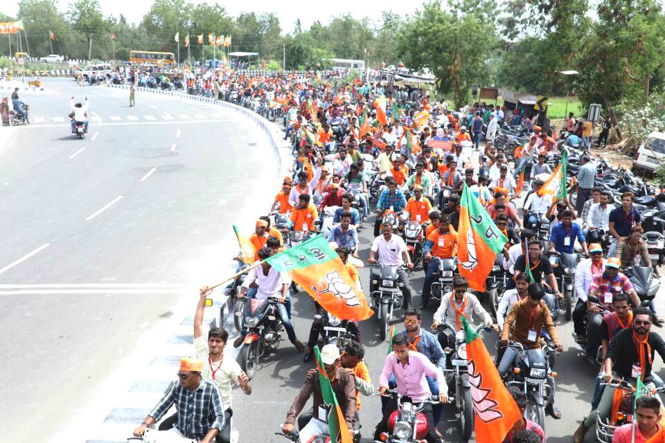નડિયાદ ખાતે આયોજિત મધ્ય ગુજરાત ઝોનના ‘પેજ પ્રમુખ વિજય વિશ્વાસ સંમેલન’ કાર્યક્રમ અગાઉ <a href="/bjymguj/">BJYM Gujarat</a> દ્વારા આયોજીત બાઇક રેલીમાં સહભાગી બન્યો