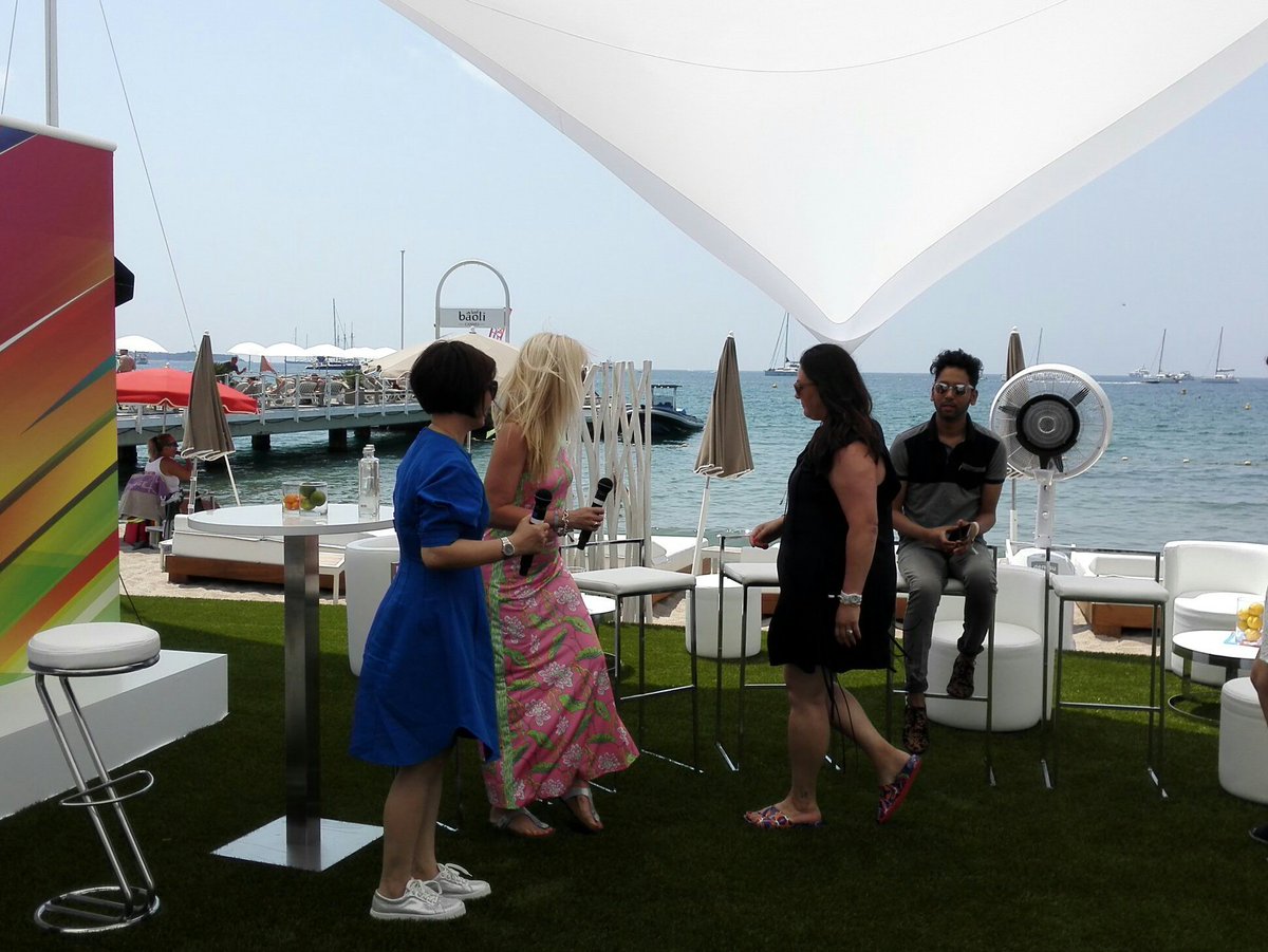 DentsuCRTV's tweet image. .@Jean_lin welcomes @kaiexos &amp;amp; the rest of the panel to the #DANBeachHouse stage at #CannesLions . #creativitynow