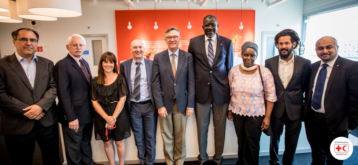 Elhadj_As_Sy's tweet photo. W/ friends from @UNVolunteers. Issues we face around the world are bigger than all of us. #Volunteers are key to our response to challenges https://t.co/zaN5OtJCqx