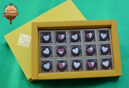 ChocoCastle6's tweet photo. Teej special Double and Triple colour Heart Chocolates. For orders call Chococastle Agra or WhatsApp at 82186 15937 https://t.co/rjAcxT4gtK