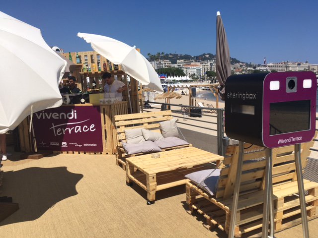 AR_STUDI0S's tweet photo. À l'occasion du lancement du #NewDailymotion, nous étions à la #VivendiTerrace pour un live de la talentueuse @TessOfficial ☀️ #CannesLions https://t.co/orsIGTwKpc