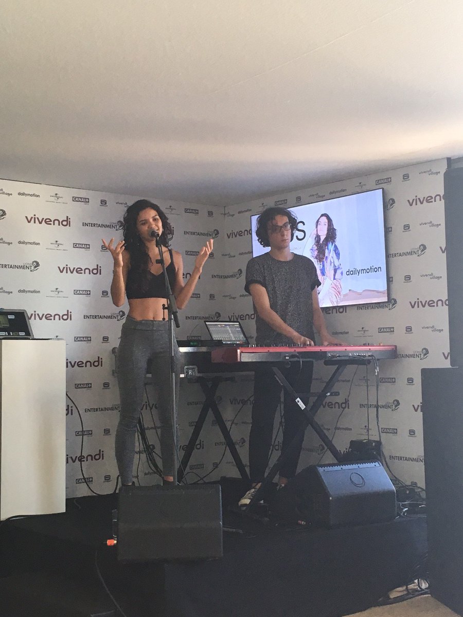 AR_STUDI0S's tweet photo. À l'occasion du lancement du #NewDailymotion, nous étions à la #VivendiTerrace pour un live de la talentueuse @TessOfficial ☀️ #CannesLions https://t.co/orsIGTwKpc