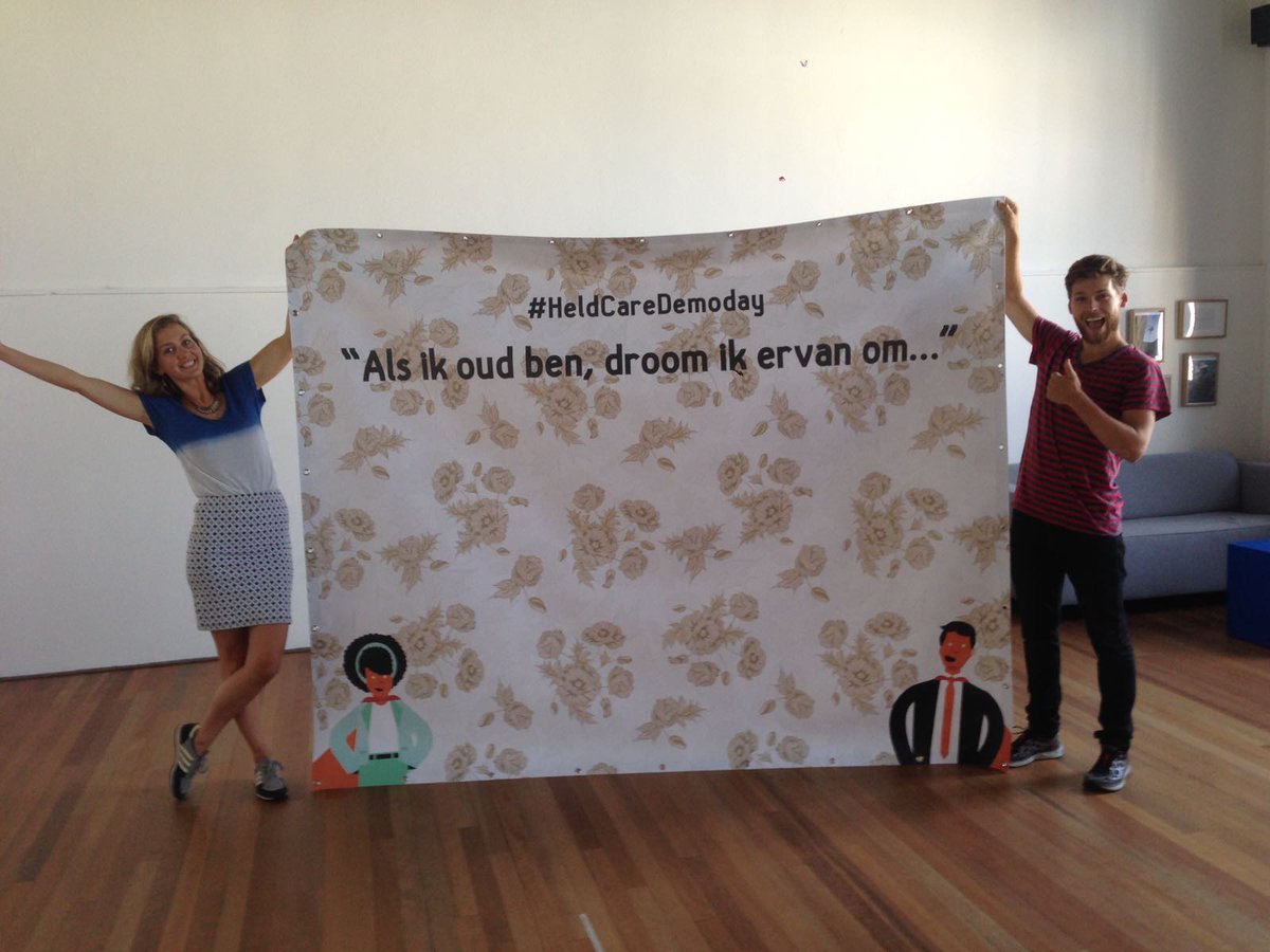 Het behangetje van de 'huiskamer van HeldCare' is binnen! Tijdens #HeldCareDemoday dromen we in onze huiskamer hoe we oud willen worden..