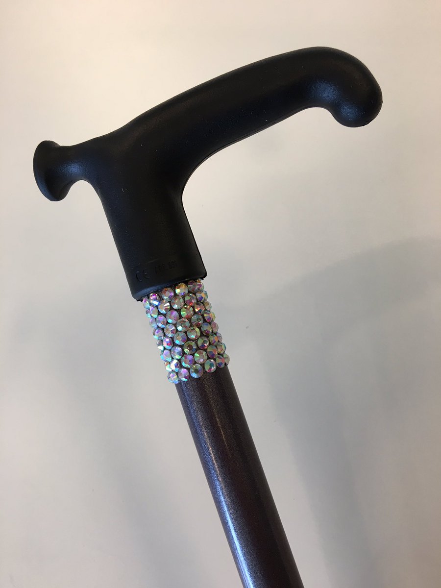 Vandaag weer eens een blingbling wandelstok gemaakt voor een klant! flaneerstokken.nl #wandelstok #flaneerstokken