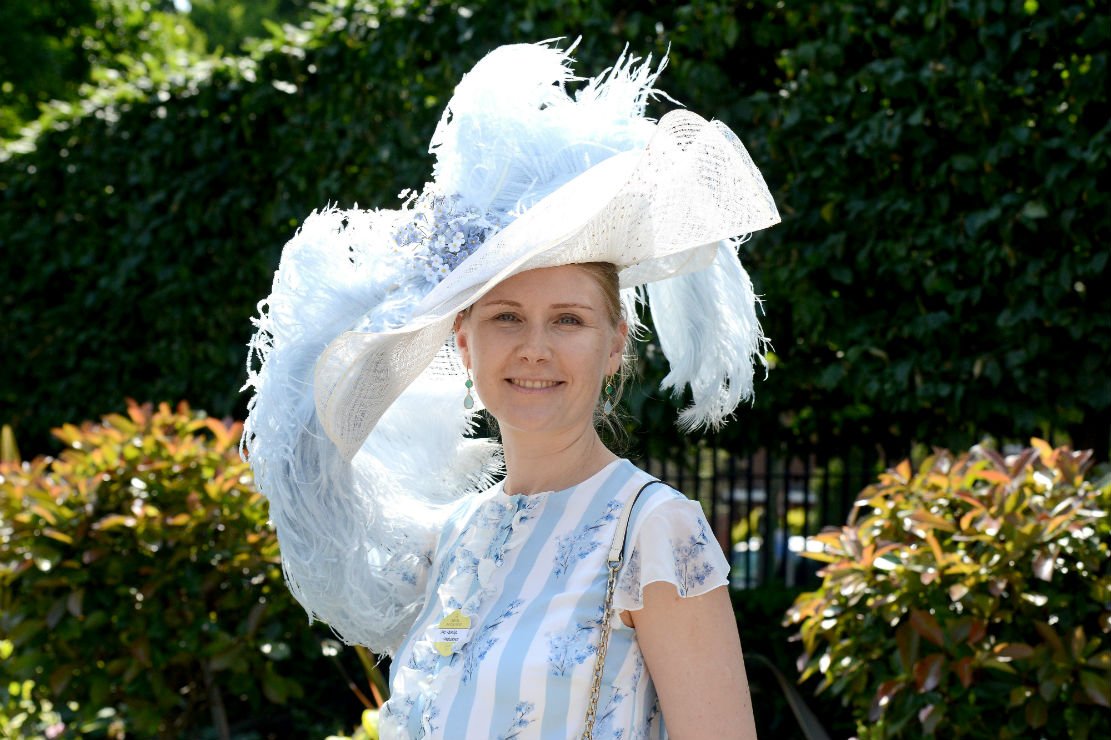 Ascot's tweet image. Another day, another glamorous occasion for fashion at #RoyalAscot... 👗🎩