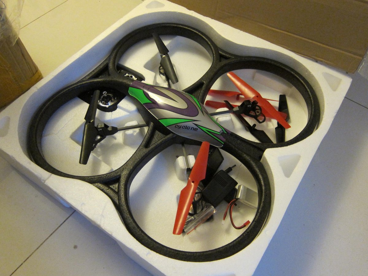 QuadcopterSite's tweet photo. Check out our latest V262 Quadcopter Review https://t.co/YDdtNt1EBo #V262 https://t.co/8bUfr6HK0r