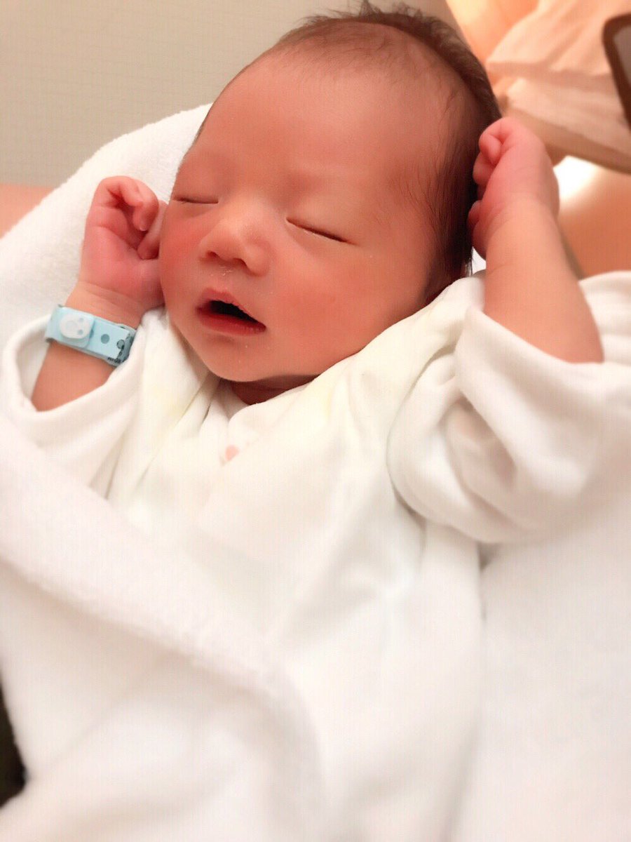 yukapi_xx's tweet photo. 今日無事に退院することができました(*˙˘˙*)!
改めまして、千寿(ちひろ)くんです( ¨̮ )
3345ｇで産まれてきました！
まことよりかなり大きめの元気な男の子♡
お兄ちゃんになったまことの成長も、ちひろのこれから成長もとても楽しみです( *´꒳`* ) https://t.co/NTN6ZzdNtd