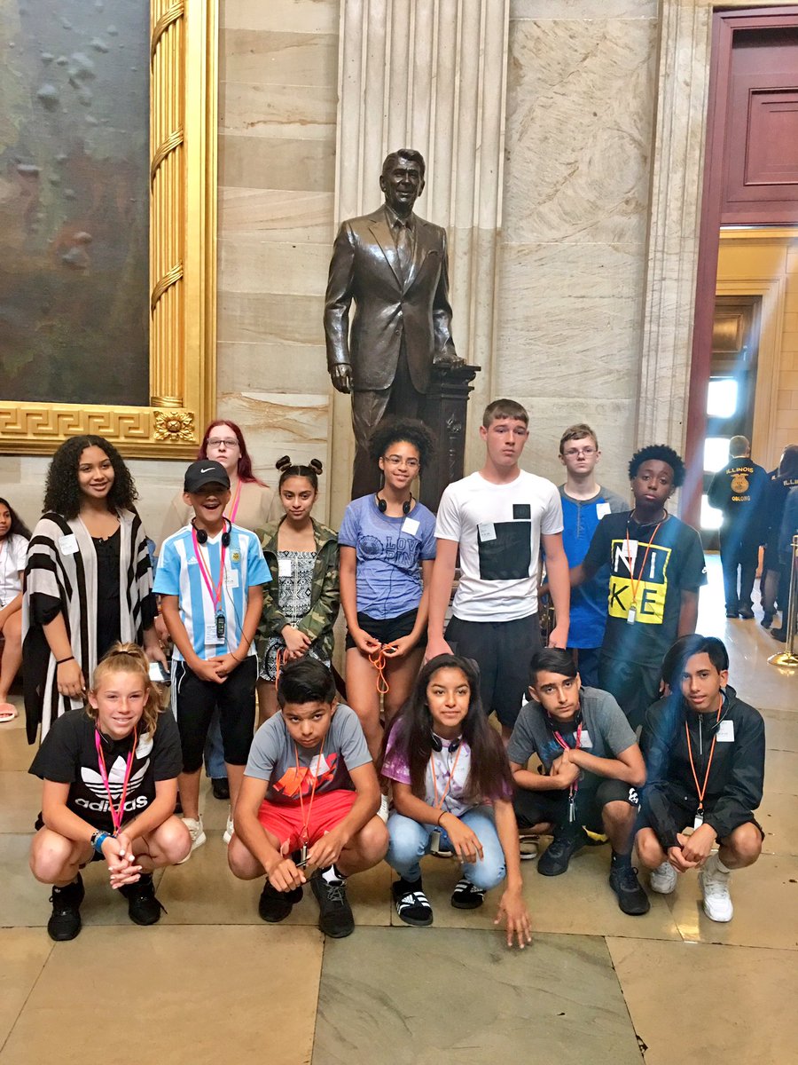 AnimationisFun's tweet image. Outgoing 8th grade @reaganmiddle students in front of Ronald Reagan statue in the US Capitol #MakingMemories #eftours